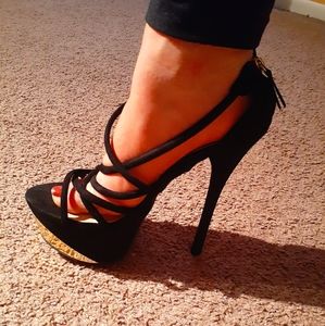 NIB Charlotte Russe strappy platform heel shoe